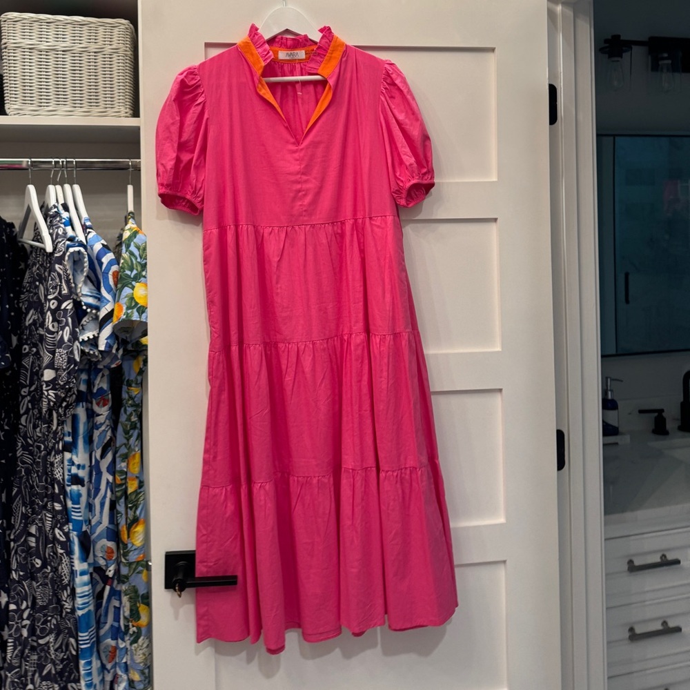 NWOT AVARA dress